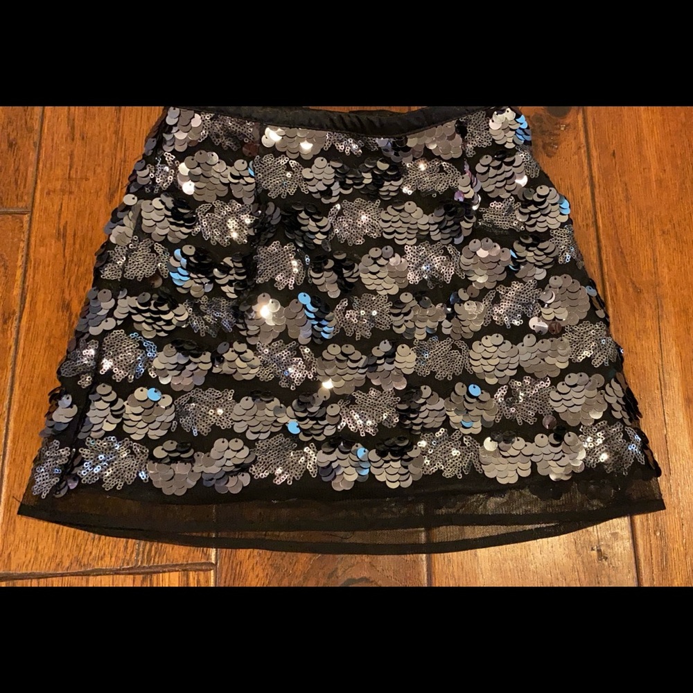 girls sequin pewter skirt sz m